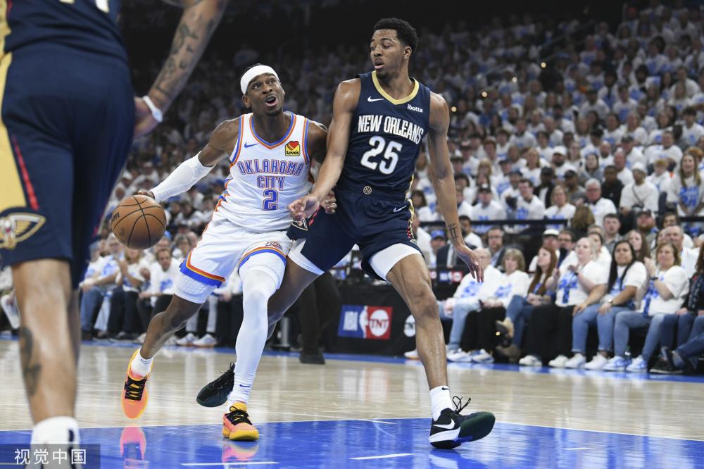 莱万通过 莱万通过