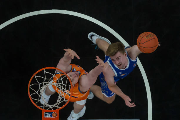 9次助攻 9次助攻